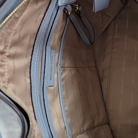 Micheal Kors Light Blue Large Tote - Picture 5 of 13